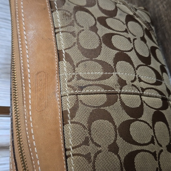 COACH near-vintage convertible east/west duffle made from khaki signature canvas - Picture 4 of 17